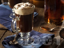 Класически коктейл ирландско кафе с уиски - снимка на рецептата